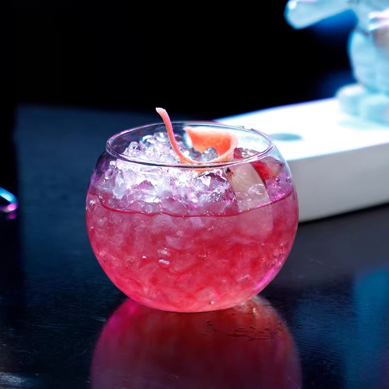 كأس شرب خاص بتصميم رائد فضاء إ - مراجعة Wine Beer Mix Drink وسعره